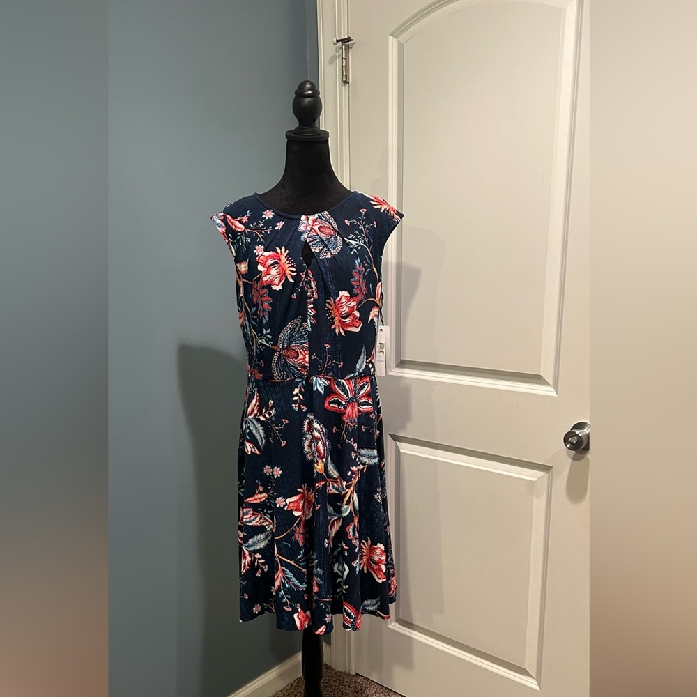 NWT. Maggy London Sleeveless Dress 👗 Size 12